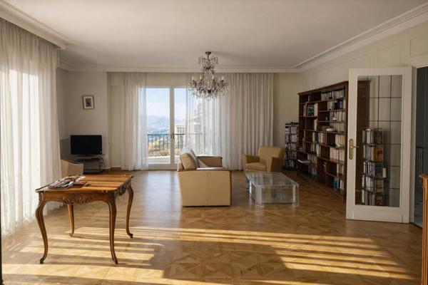 Appartement de standing à rénover avec vues mer -Quartier de la Corderie