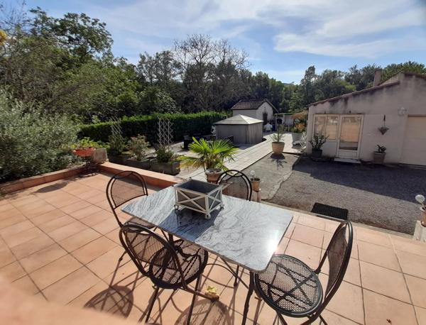 Belle villa avec grand jardin à proximité des commodités