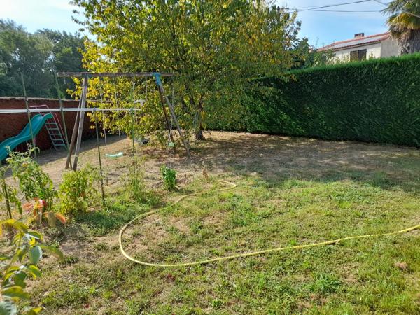 Belle villa avec grand jardin à proximité des commodités