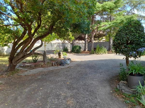 Belle villa avec grand jardin à proximité des commodités