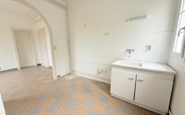 Immeuble à vendre    6 pièces •  Aire-sur-l'Adour