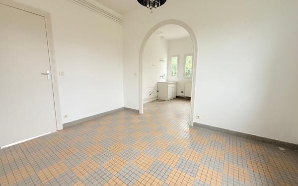 Immeuble à vendre    6 pièces •  Aire-sur-l'Adour