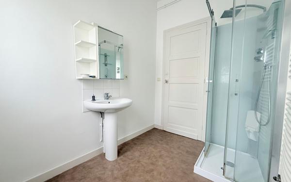 Immeuble à vendre    6 pièces •  Aire-sur-l'Adour