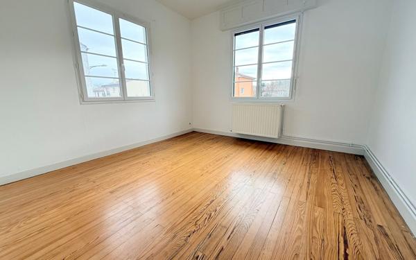 Immeuble à vendre    6 pièces •  Aire-sur-l'Adour