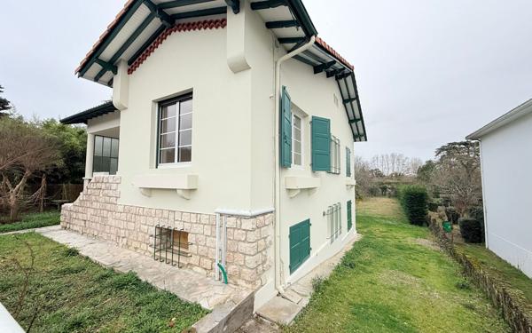 Immeuble à vendre    6 pièces •  Aire-sur-l'Adour