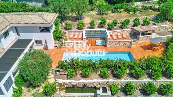 Mougins - À deux pas du Royal Mougins Golf, une propriété confidentielle aux finitions d'exception