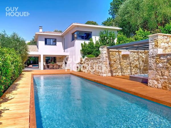 Mougins - À deux pas du Royal Mougins Golf, une propriété confidentielle aux finitions d'exception