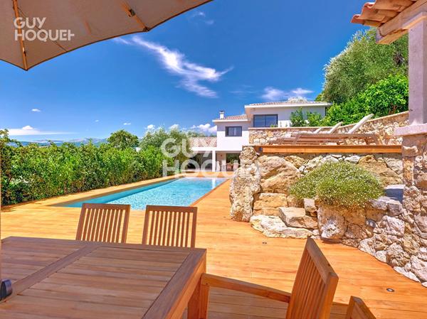 Mougins - À deux pas du Royal Mougins Golf, une propriété confidentielle aux finitions d'exception