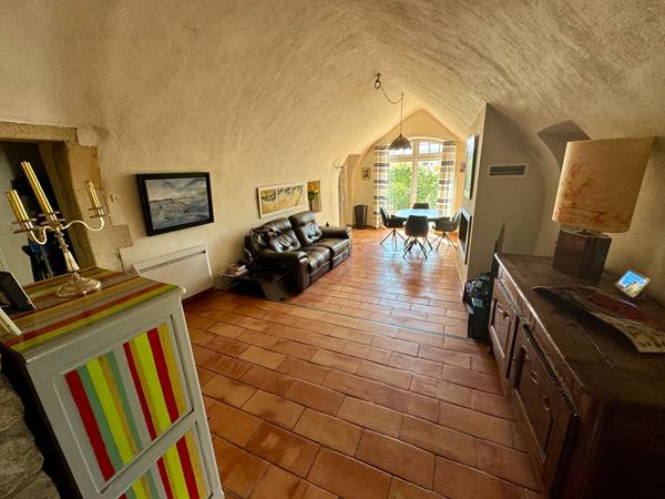 MAISON (Ancien Four à Chaux) NÎMES 5 PIECE(S) 156 M2