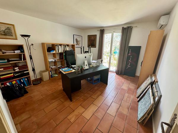 MAISON (Ancien Four à Chaux) NÎMES 5 PIECE(S) 156 M2