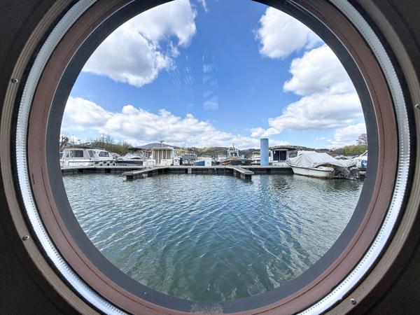 Magnifique péniche habitation 190 m² - LES ROCHES DE CONDRIEU (38)