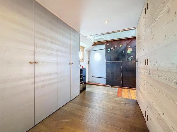 Magnifique péniche habitation 190 m² - LES ROCHES DE CONDRIEU (38)
