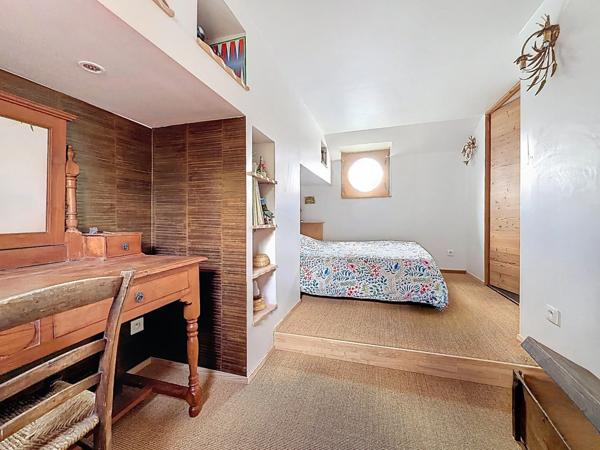 Magnifique péniche habitation 190 m² - LES ROCHES DE CONDRIEU (38)