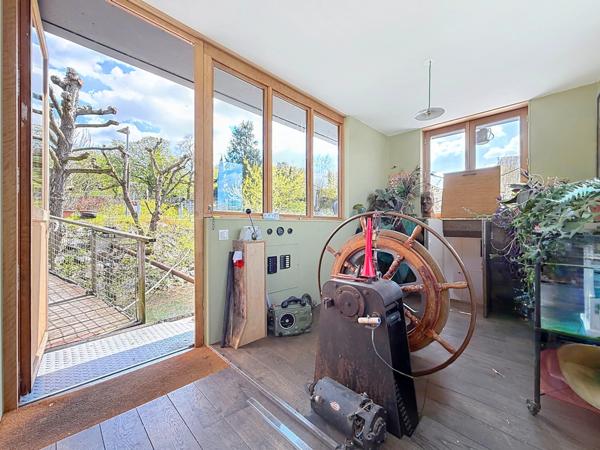 Magnifique péniche habitation 190 m² - LES ROCHES DE CONDRIEU (38)