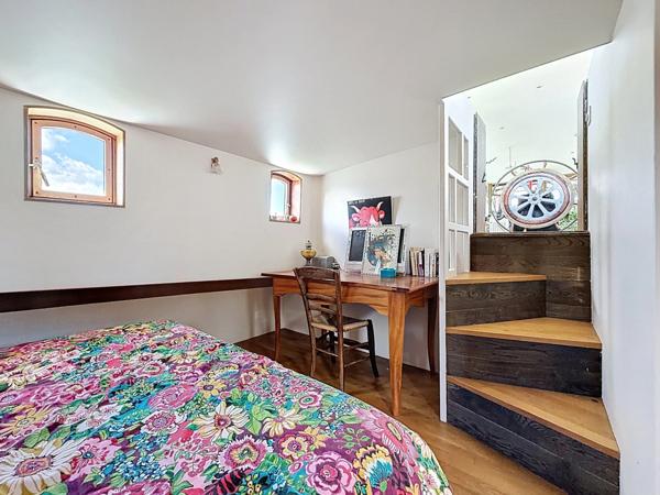 Magnifique péniche habitation 190 m² - LES ROCHES DE CONDRIEU (38)