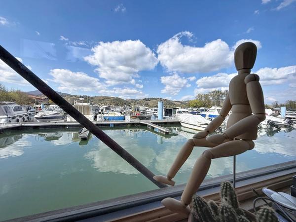 Magnifique péniche habitation 190 m² - LES ROCHES DE CONDRIEU (38)
