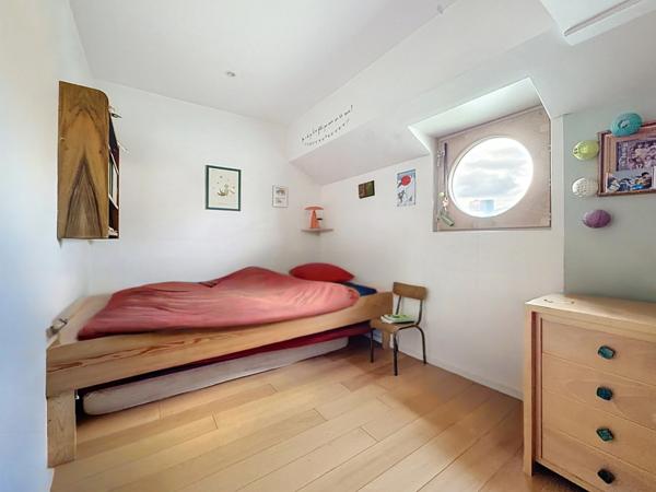 Magnifique péniche habitation 190 m² - LES ROCHES DE CONDRIEU (38)