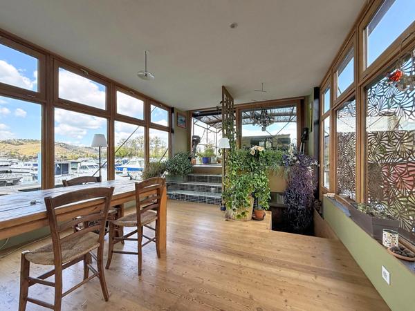 Magnifique péniche habitation 190 m² - LES ROCHES DE CONDRIEU (38)