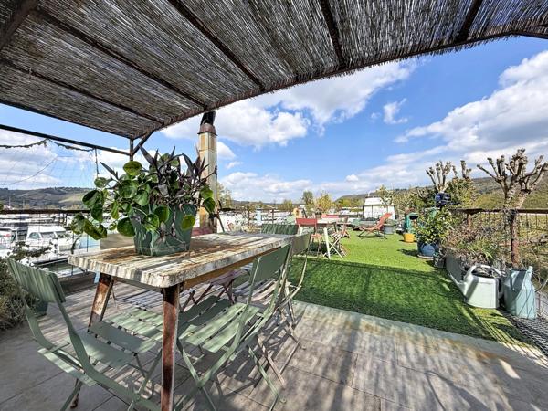 Magnifique péniche habitation 190 m² - LES ROCHES DE CONDRIEU (38)