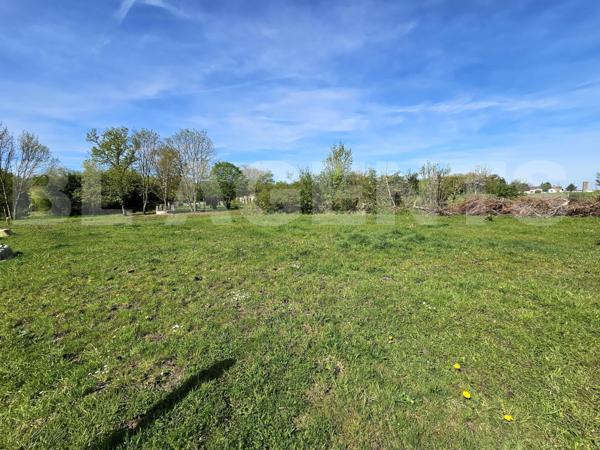 Terrain à Bâtir 897m²