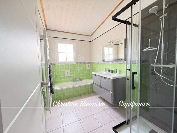 Maison à vendre 9 pièces - Plain-Pied - 4 chambres - 2 Salles d'eau - Piscine - Salle de cinéma - Hammam - T2 indépendant