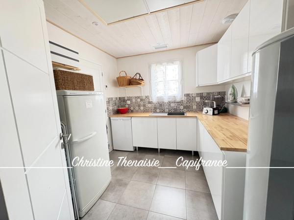 Maison à vendre 9 pièces - Plain-Pied - 4 chambres - 2 Salles d'eau - Piscine - Salle de cinéma - Hammam - T2 indépendant
