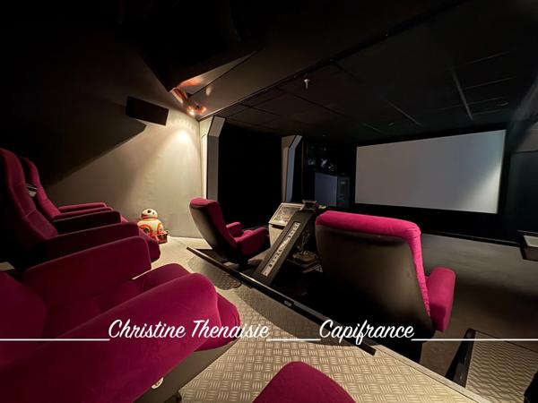 Maison à vendre 9 pièces - Plain-Pied - 4 chambres - 2 Salles d'eau - Piscine - Salle de cinéma - Hammam - T2 indépendant