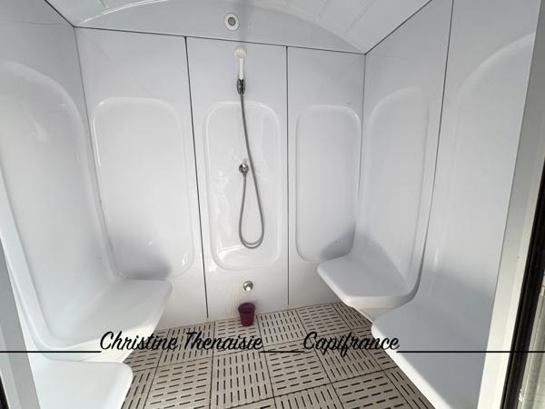 Maison à vendre 9 pièces - Plain-Pied - 4 chambres - 2 Salles d'eau - Piscine - Salle de cinéma - Hammam - T2 indépendant