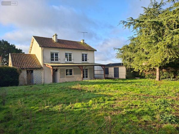 Maison à vendre à Nueil-les-Aubiers dans les Deux-Sèvres (79250), ref : AGM 73*