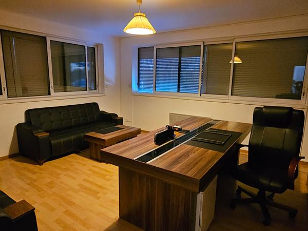 A louer bâtiment indépendant bureaux et entrepôt de 546m2 sur 1357m² de terrain