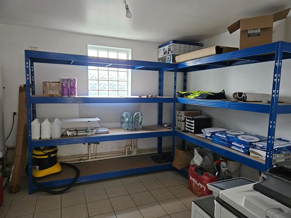A louer bâtiment indépendant bureaux et entrepôt de 546m2 sur 1357m² de terrain