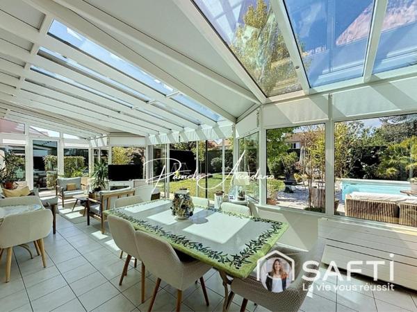 Pavillon 8 pièces avec piscine : volumes, confort et coup de cœur garanti !