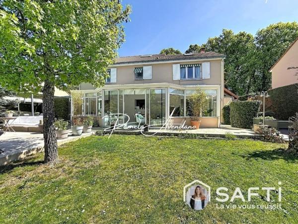 Pavillon 8 pièces avec piscine : volumes, confort et coup de cœur garanti !