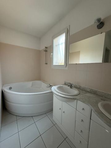 CAREMEAU / ST CESAIRE : VILLA P4 AVEC GARAGE ET CLIMATISATION
