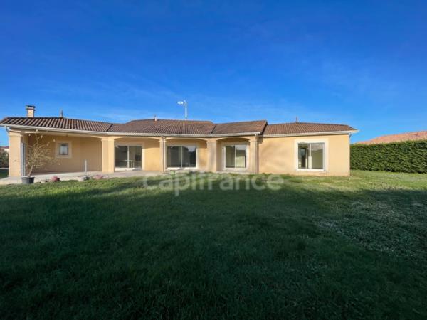 Maison de plain-pied, 4 chambres, double garage, jardin