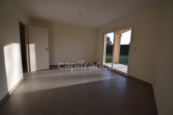 Maison de plain-pied, 4 chambres, double garage, jardin