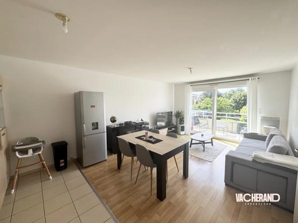 Appartement une chambre avec balcon et parking