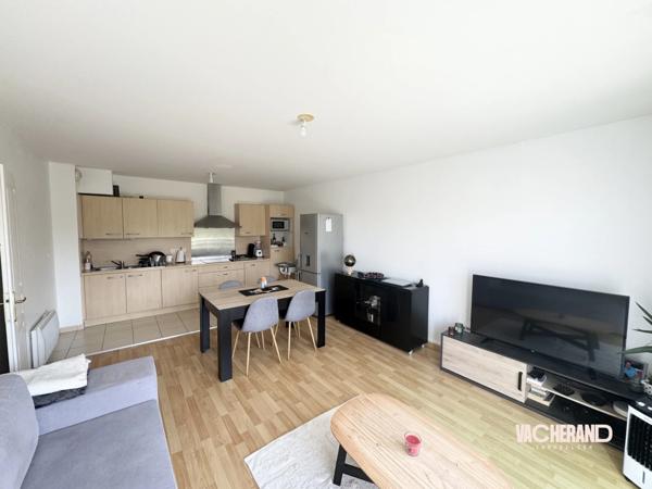 Appartement une chambre avec balcon et parking