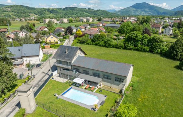 Maison coup de cœur avec dépendance de plus de 200 m2 à Saint-Laurent-Du-Pont