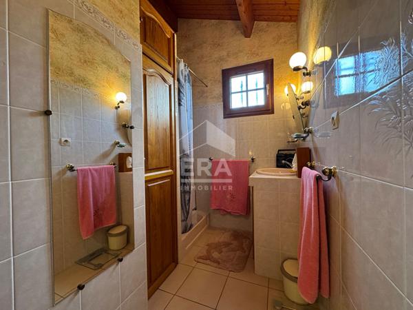 A vendre, sur les hauteurs de Périgueux, vaste Maison type 8 avec terrain paysagé & garage