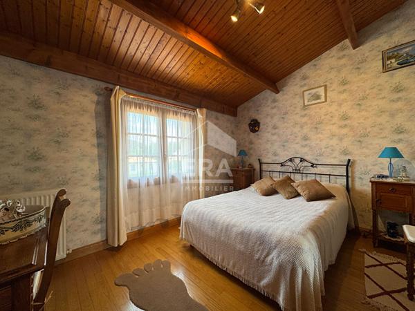 A vendre, sur les hauteurs de Périgueux, vaste Maison type 8 avec terrain paysagé & garage