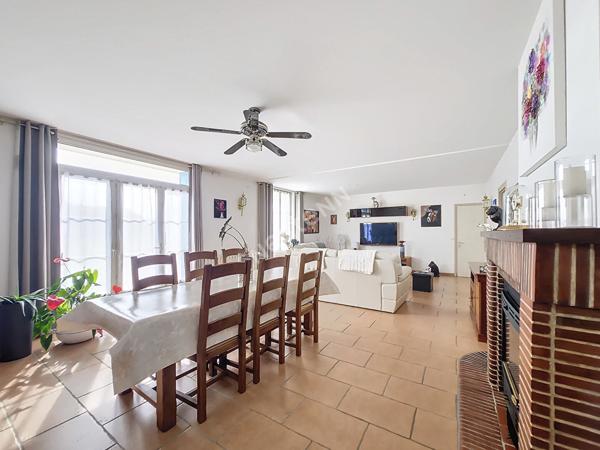 A vendre, au Gua, maison charentaise de 224 m², 4 chambres, sur un terrain de 677 m²