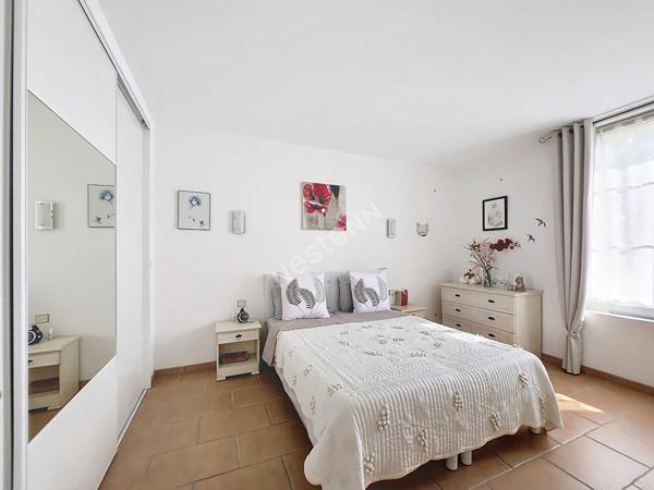 A vendre, au Gua, maison charentaise de 224 m², 4 chambres, sur un terrain de 677 m²