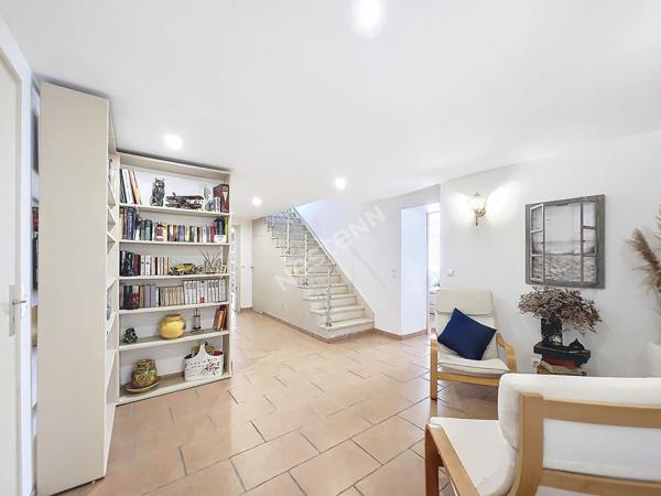 A vendre, au Gua, maison charentaise de 224 m², 4 chambres, sur un terrain de 677 m²