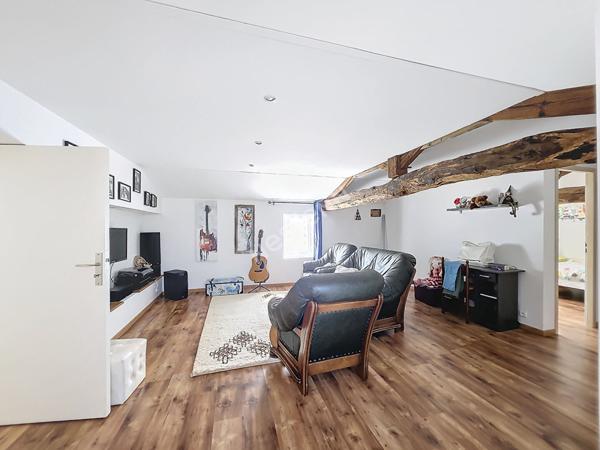 A vendre, au Gua, maison charentaise de 224 m², 4 chambres, sur un terrain de 677 m²