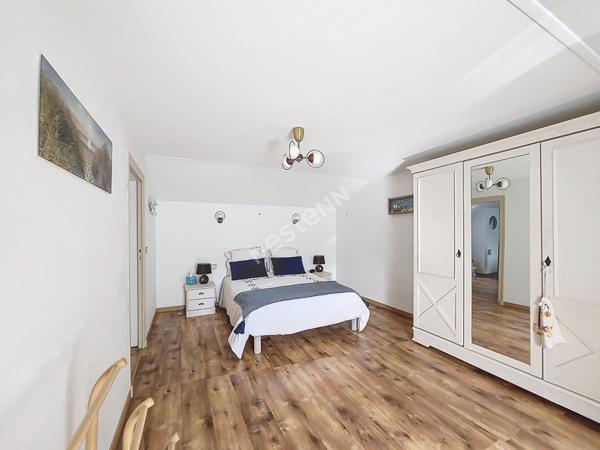 A vendre, au Gua, maison charentaise de 224 m², 4 chambres, sur un terrain de 677 m²