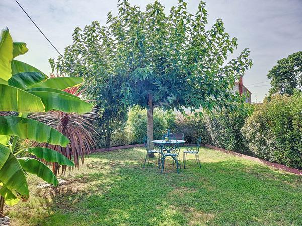 A vendre, au Gua, maison charentaise de 224 m², 4 chambres, sur un terrain de 677 m²