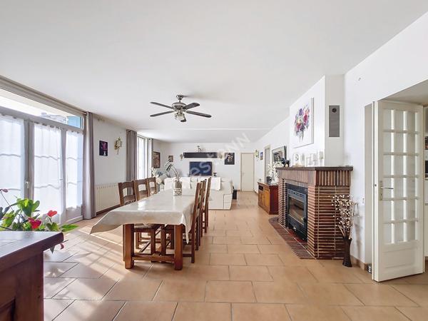 A vendre, au Gua, maison charentaise de 224 m², 4 chambres, sur un terrain de 677 m²