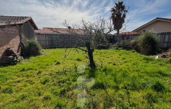 Maison à rénover 61 m2 avec terrain de 1200 m2, garage et possibilités de division