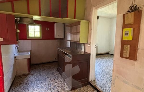 Maison à rénover 61 m2 avec terrain de 1200 m2, garage et possibilités de division